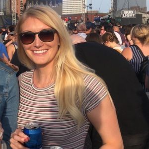 Meet your Posher, Becca